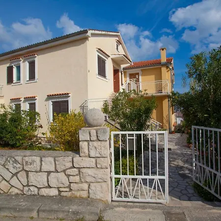 Lucia Apartment Cres Exterior photo